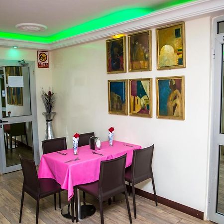 Hotel Univers 3 Aeroport Luxe Niamey Buitenkant foto