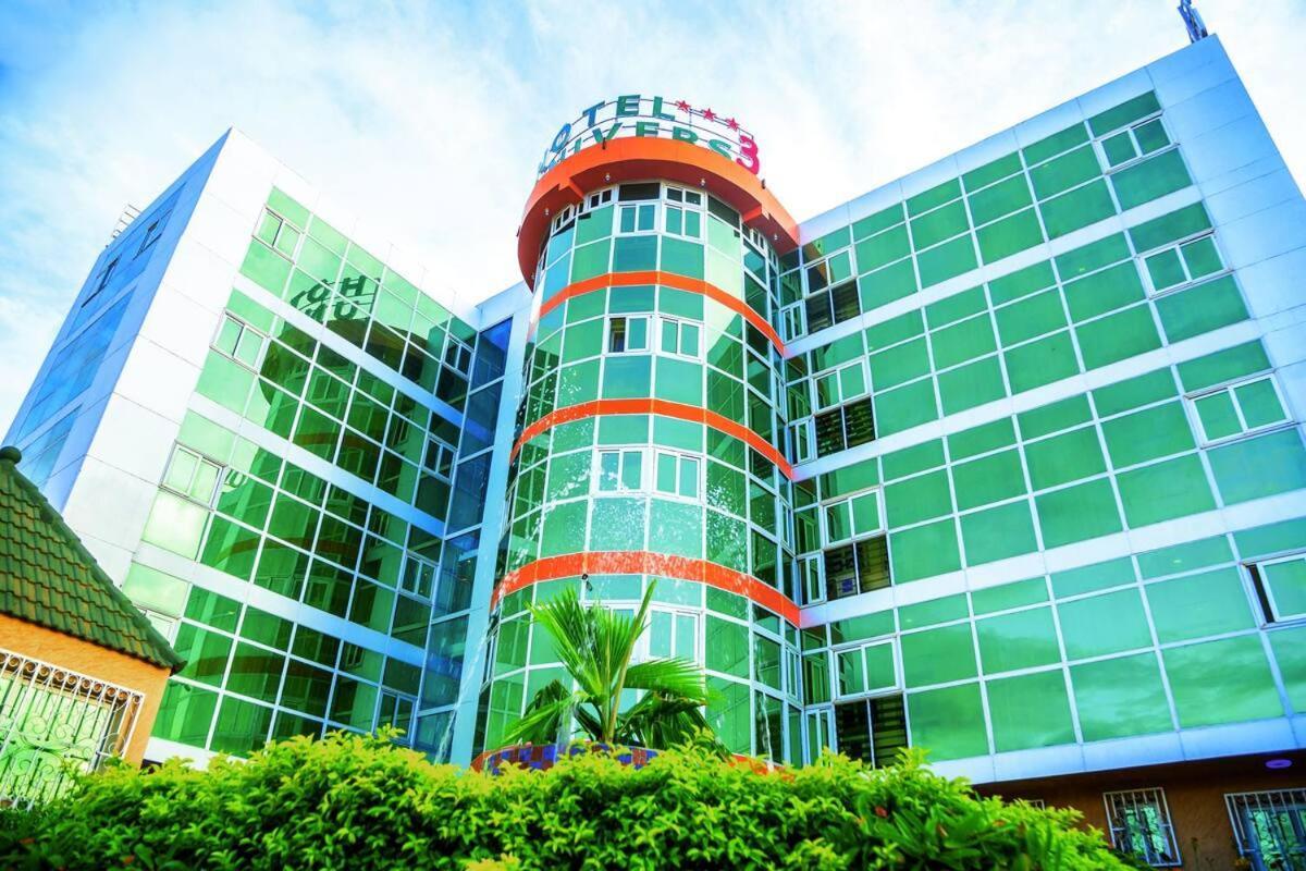 Hotel Univers 3 Aeroport Luxe Niamey Buitenkant foto