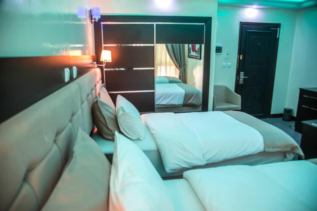 Hotel Univers 3 Aeroport Luxe Niamey Buitenkant foto